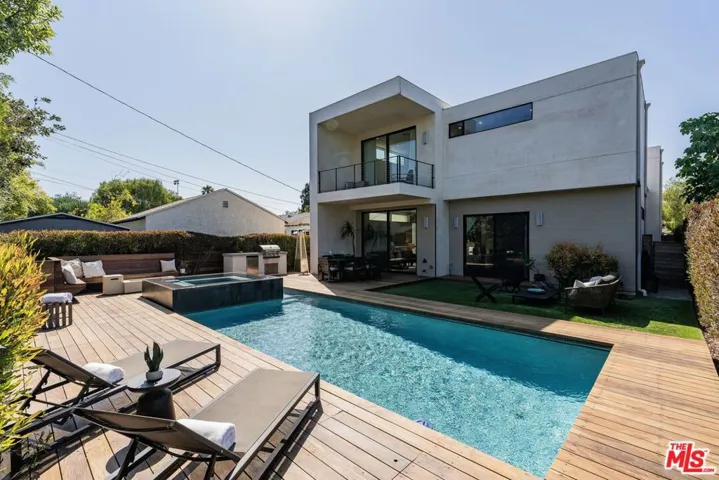 1724 Pine Street, Santa Monica, California 90405