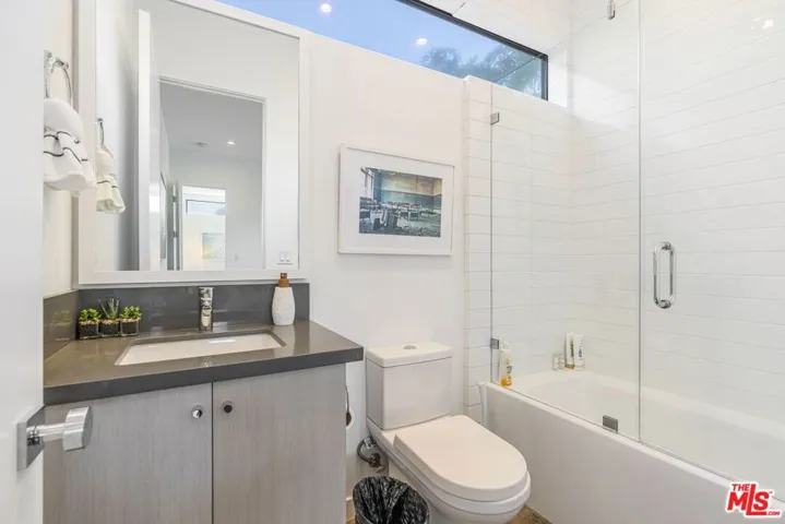 1724 Pine Street, Santa Monica, California 90405
