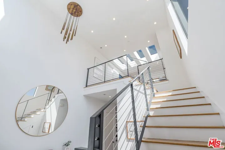 1724 Pine Street, Santa Monica, California 90405