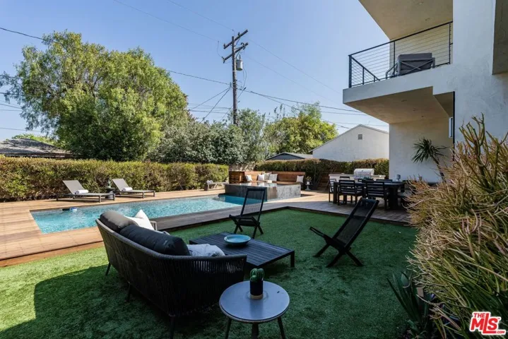 1724 Pine Street, Santa Monica, California 90405