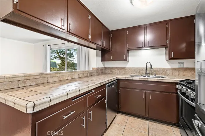 3050 S Bristol 1j, Santa Ana, California 92704
