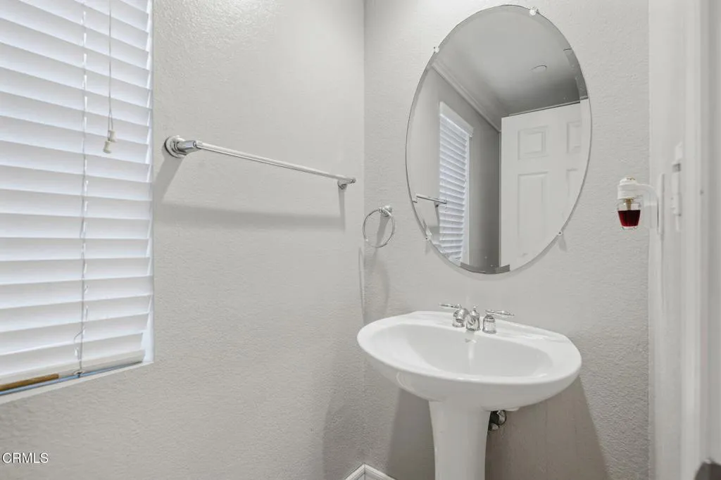 09-Powder Room