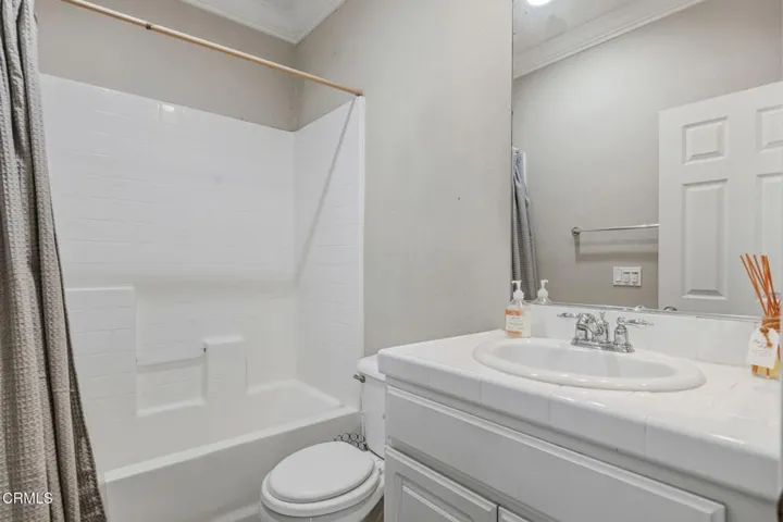 26-Studio - Bathroom