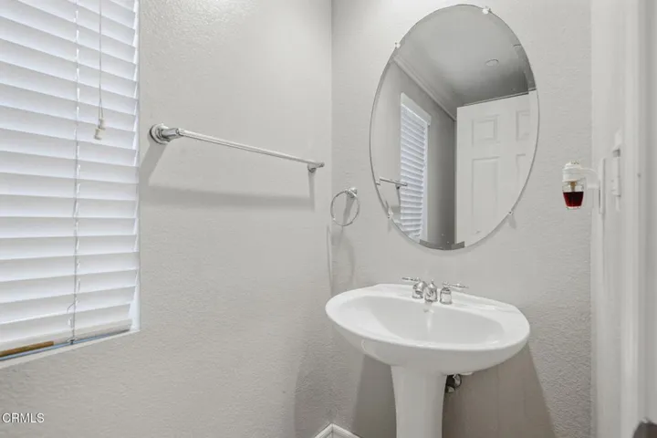 09-Powder Room