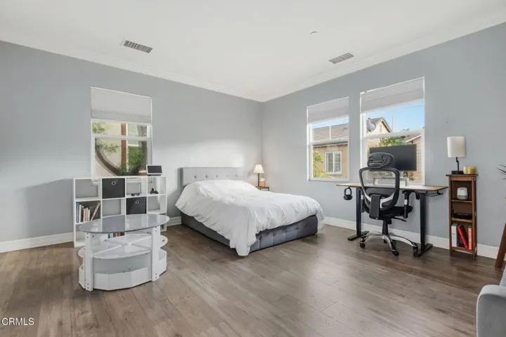 23-Studio - Living Area