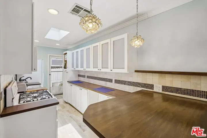 715-Kitchen
