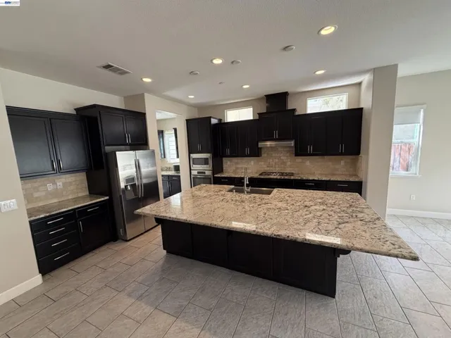 1695 N Terracina Dr, Dublin, California 94568
