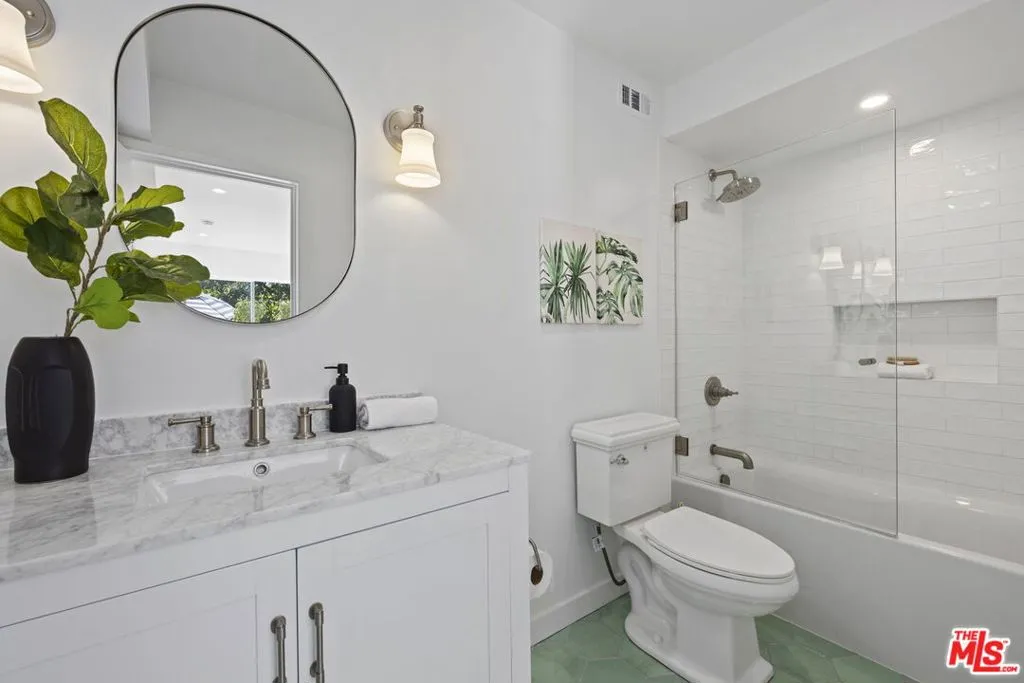 Main House Downstairs bathroom