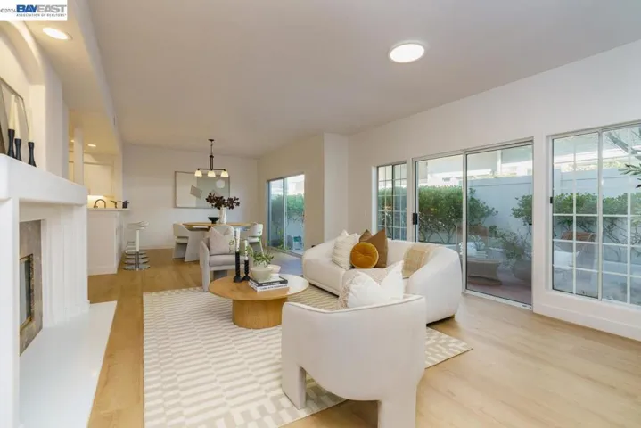 8591 Via Mallorca F, San Diego, California 92037