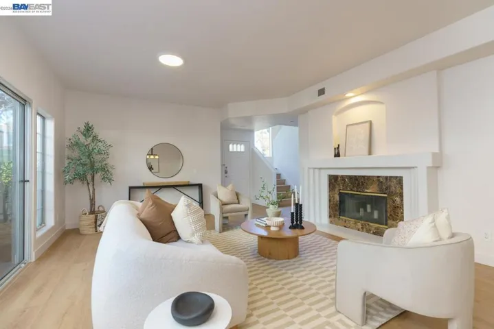 8591 Via Mallorca F, San Diego, California 92037