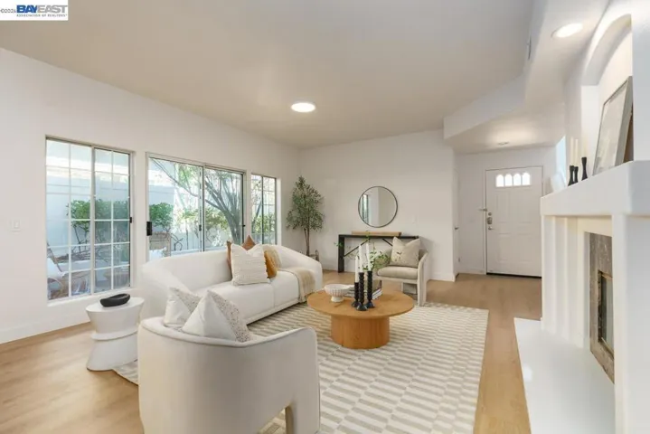 8591 Via Mallorca F, San Diego, California 92037