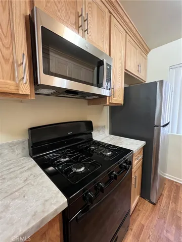 535 E Hazel 6, Inglewood, California 90302