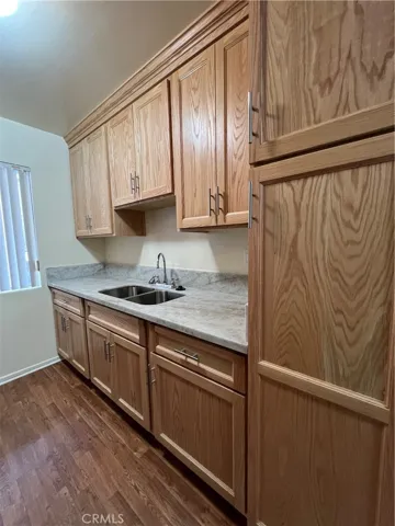 535 E Hazel 6, Inglewood, California 90302