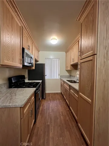 535 E Hazel 6, Inglewood, California 90302