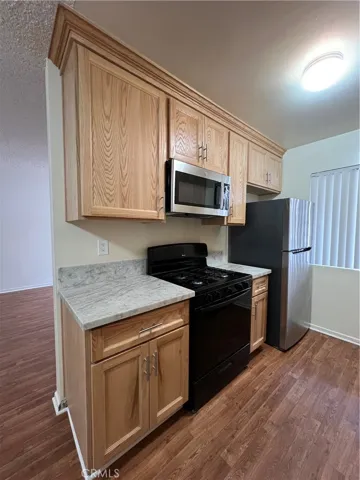 535 E Hazel 6, Inglewood, California 90302