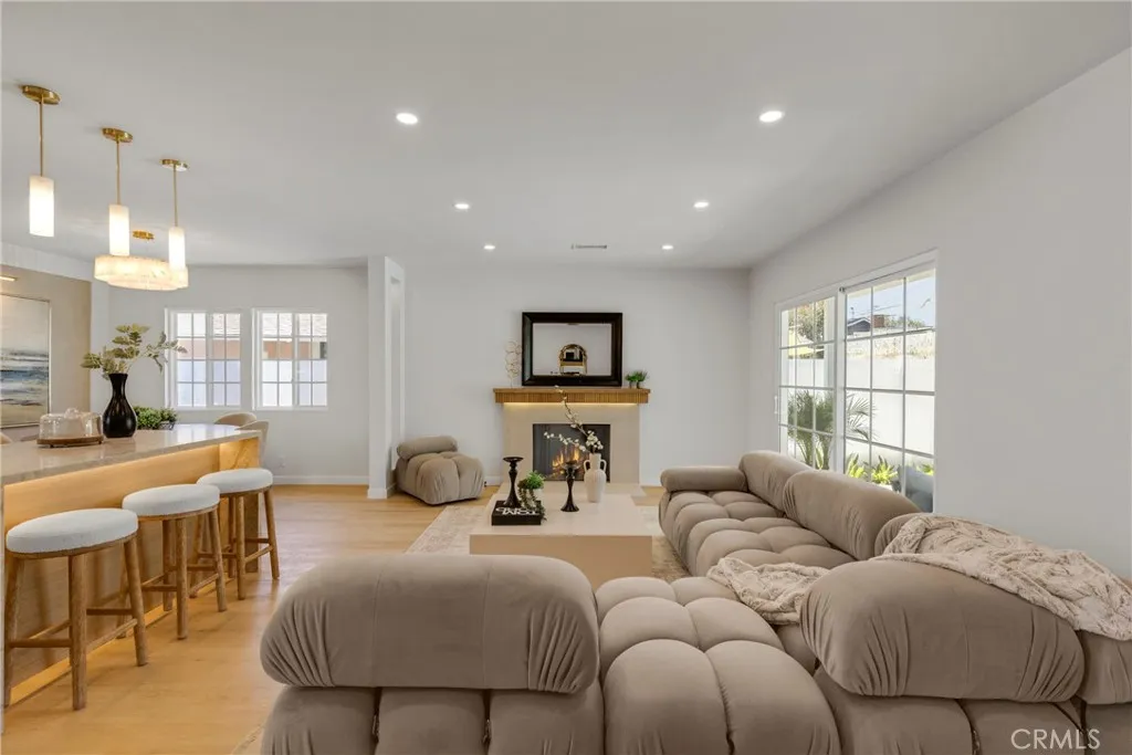 13131 Crewe, North Hollywood, California 91605 — photo 4