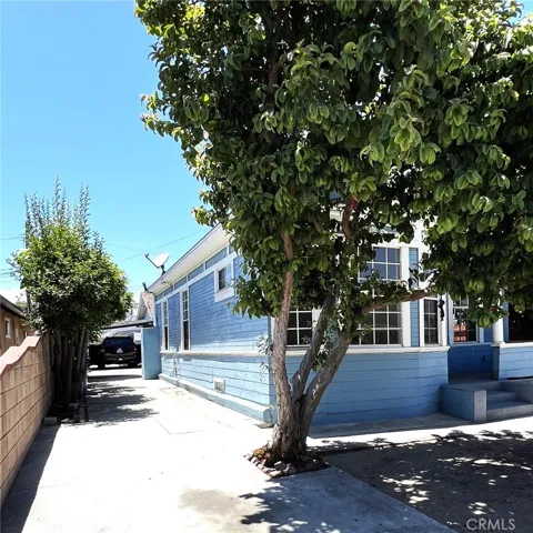 Driveways in front and rear alley