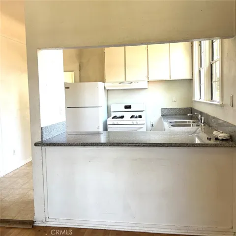 Kitchen breakfast counter