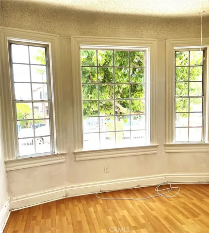 3 rd front bedroom/den with no closet