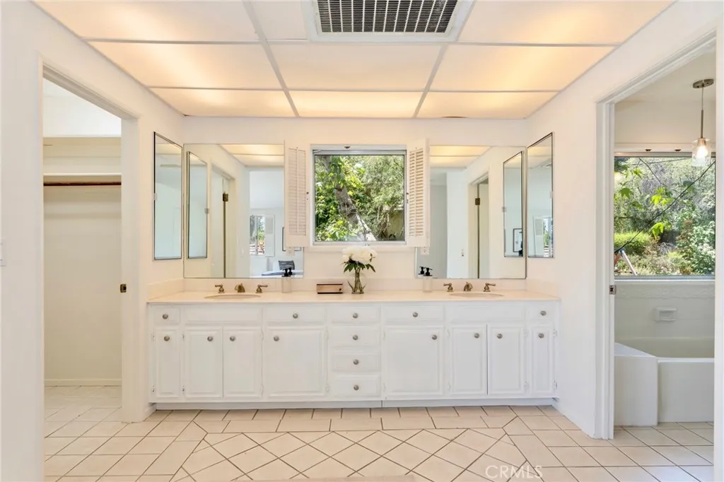 Upstairs Primary Bath