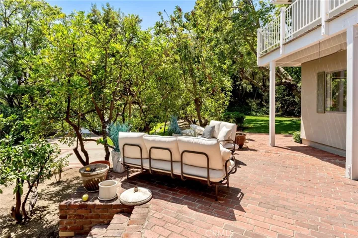 561 Sierra Meadows, Sierra Madre, California 91024
