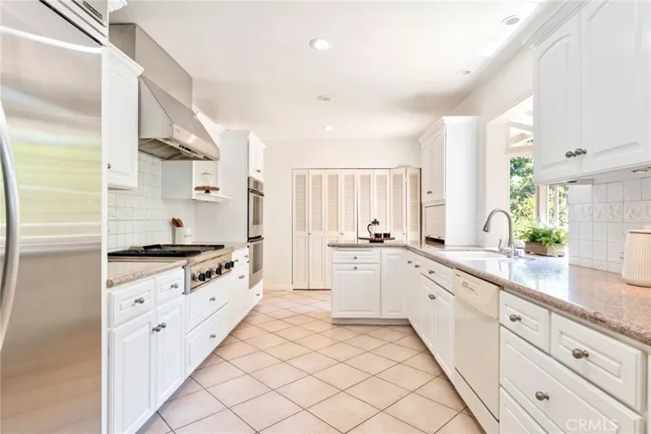 561 Sierra Meadows, Sierra Madre, California 91024