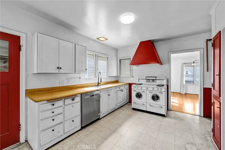 6179 Myosotis, Los Angeles, California 90042