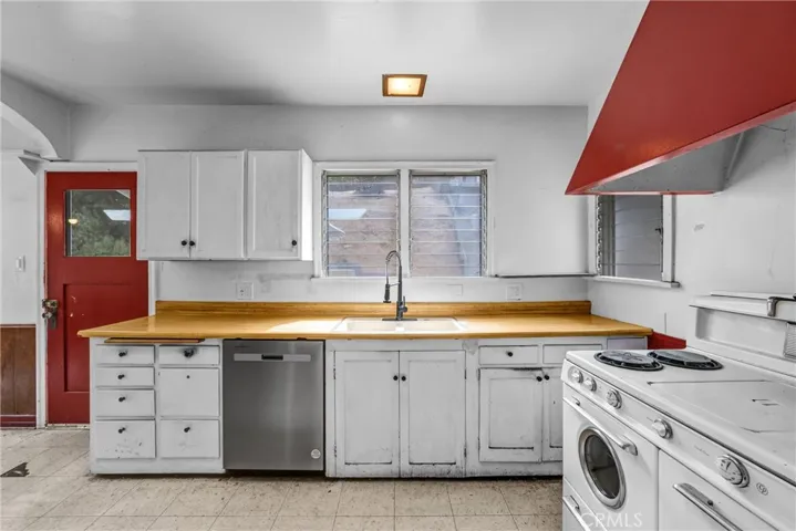 6179 Myosotis, Los Angeles, California 90042