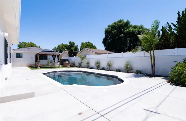 11831 Pomering B, Downey, California 90241