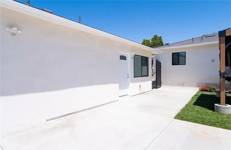 11831 Pomering B, Downey, California 90241