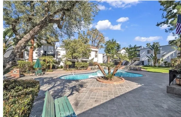 18645 Hatteras, Tarzana, California 91356