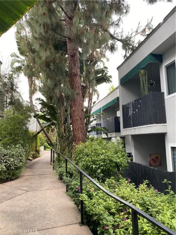 18645 Hatteras, Tarzana, California 91356