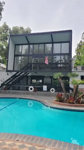 18645 Hatteras, Tarzana, California 91356