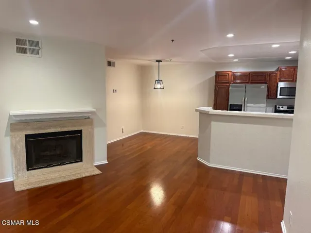 Dining area--kitchen