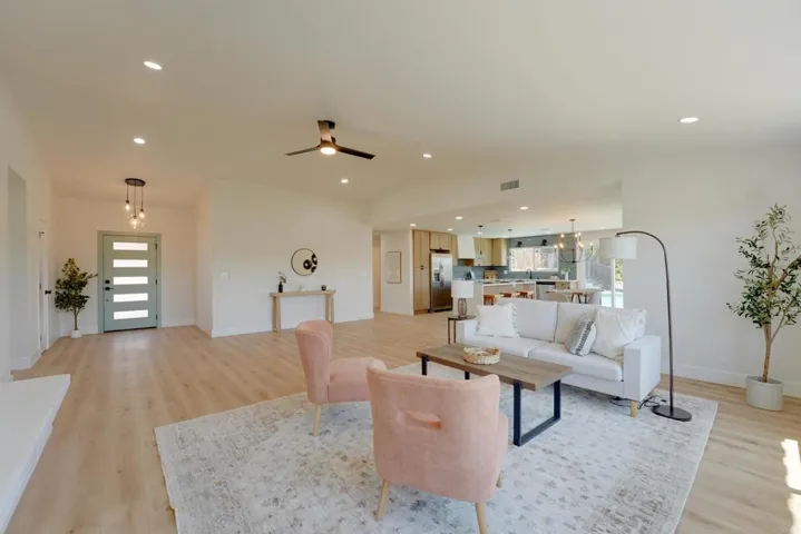 10236 Lake Meadow Lane, Escondido, California 92026
