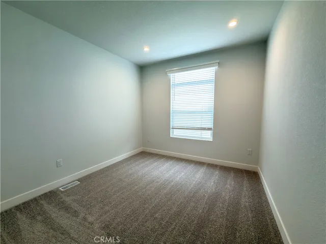 Guest bedroom, opposite view