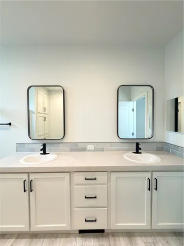 Primary en-suite with double vanity