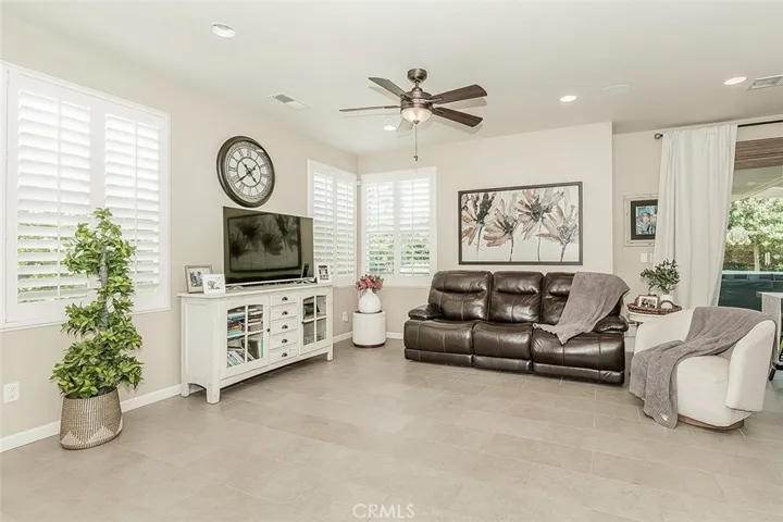 7049 N Cedar Hill, Fresno, California 93722