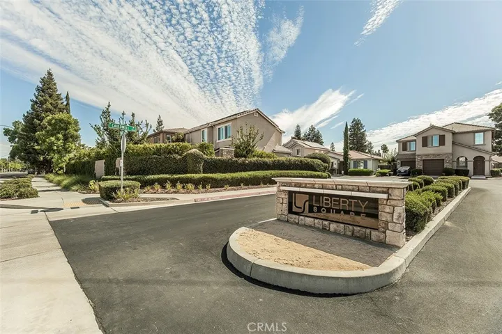 7049 N Cedar Hill, Fresno, California 93722