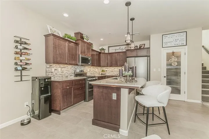 7049 N Cedar Hill, Fresno, California 93722