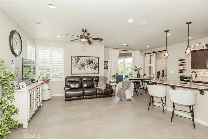 7049 N Cedar Hill, Fresno, California 93722