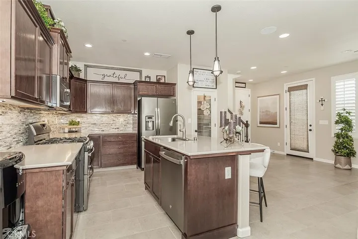 7049 N Cedar Hill, Fresno, California 93722