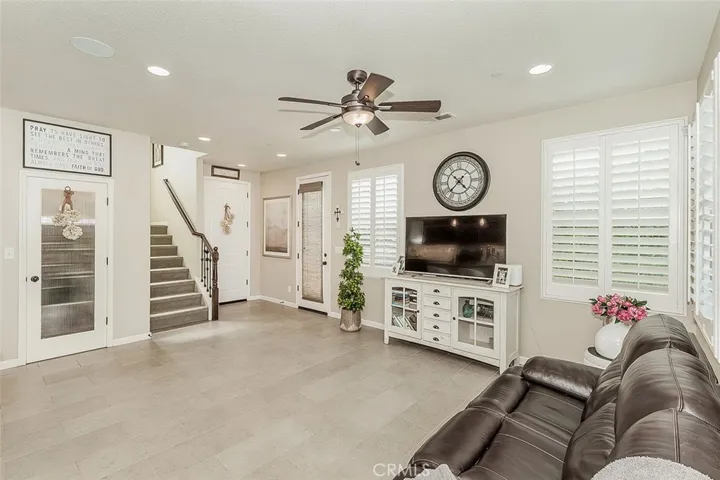 7049 N Cedar Hill, Fresno, California 93722