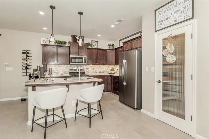 7049 N Cedar Hill, Fresno, California 93722