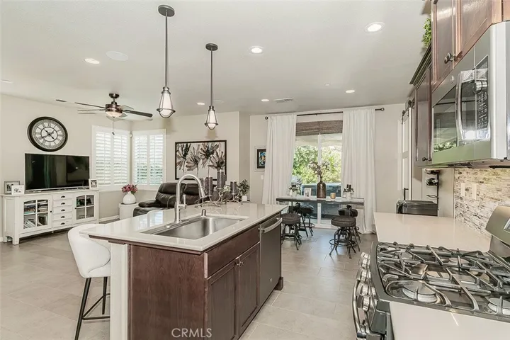 7049 N Cedar Hill, Fresno, California 93722