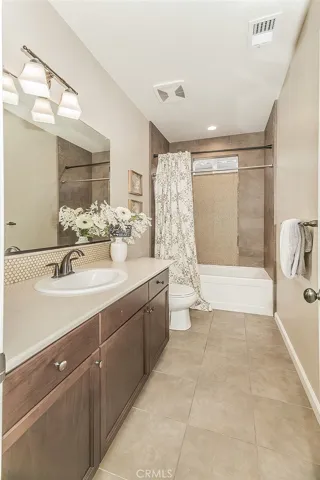 7049 N Cedar Hill, Fresno, California 93722