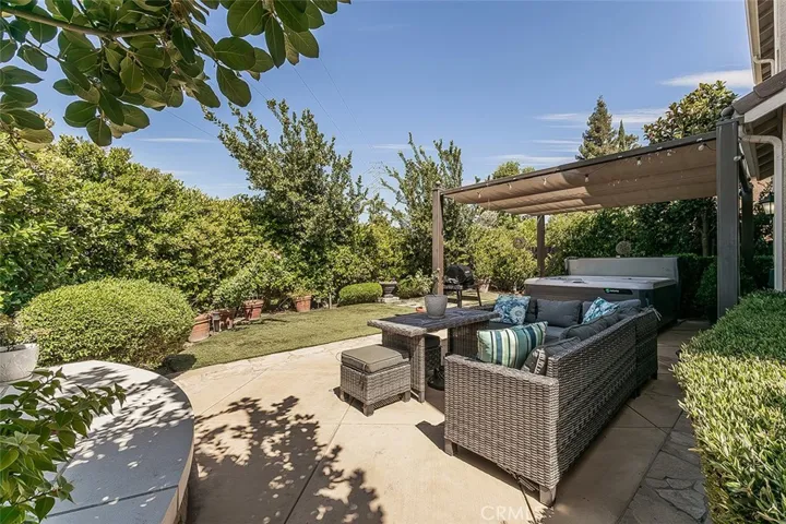 7049 N Cedar Hill, Fresno, California 93722