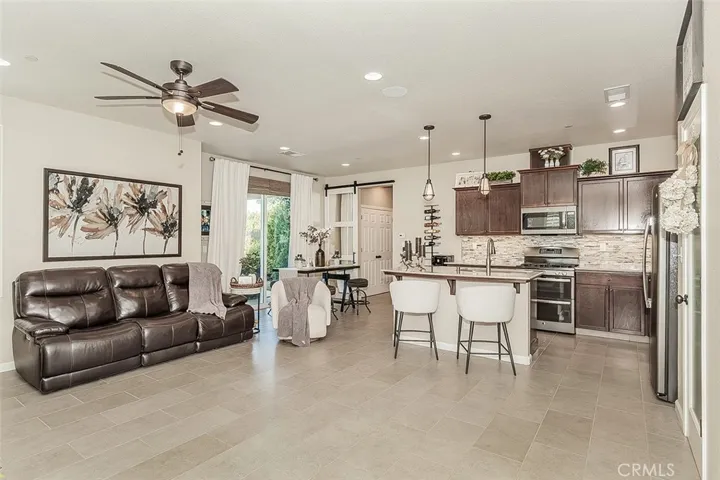 7049 N Cedar Hill, Fresno, California 93722