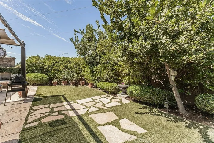 7049 N Cedar Hill, Fresno, California 93722