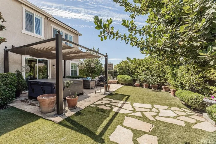 7049 N Cedar Hill, Fresno, California 93722